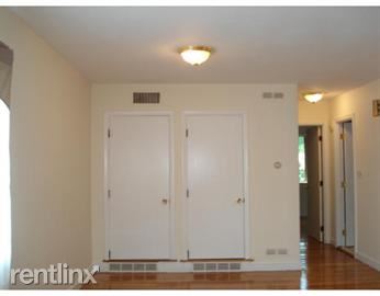 Building Photo - 120 Bradlee St