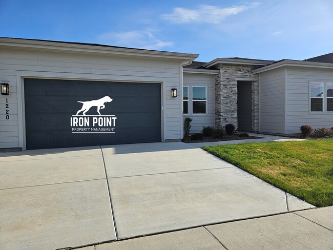 Foto del edificio - Brand New 4bed/3 bath home w/office, 2 car extended bay garage & all appliances included.