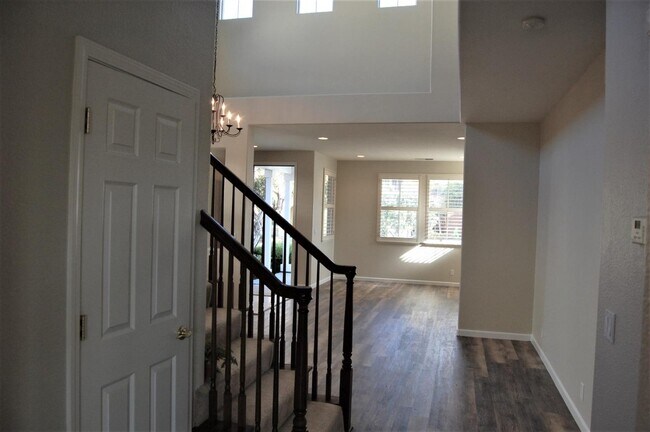 Building Photo - 4890 Peninsula Point Dr