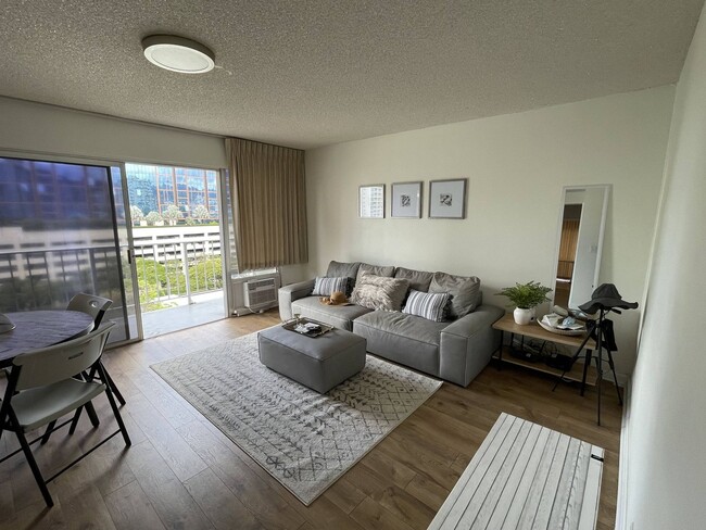 Building Photo - 2 Bed 2 Bath Fully Furnished Unit Central ...