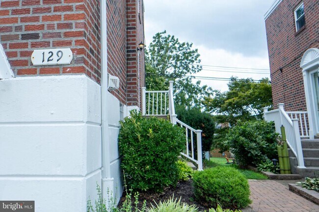 Foto del edificio - 129 Ridgefield Rd