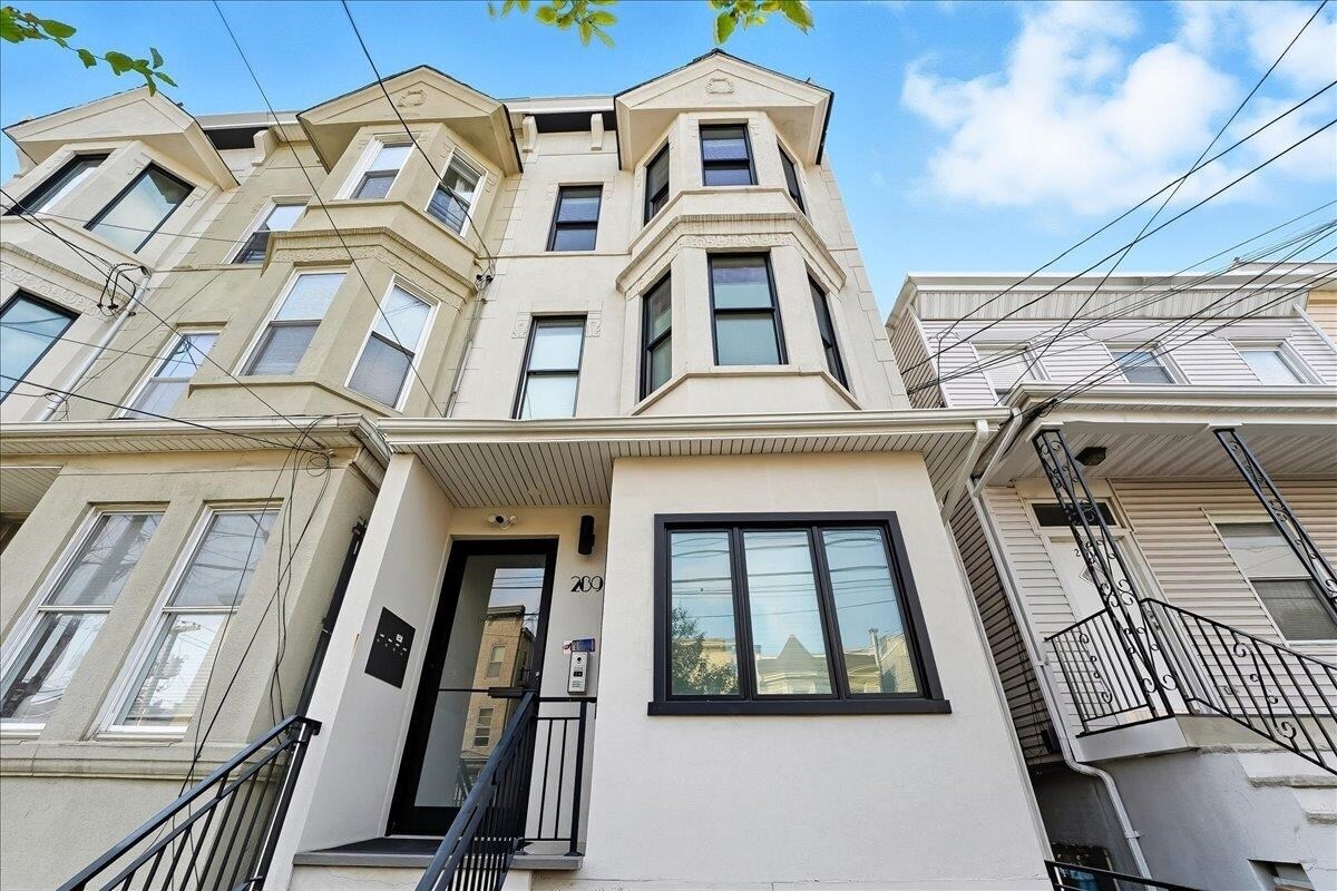 Foto principal - 289 Webster Ave
