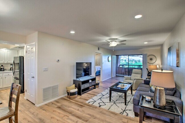 Building Photo - 4303 E Cactus Rd