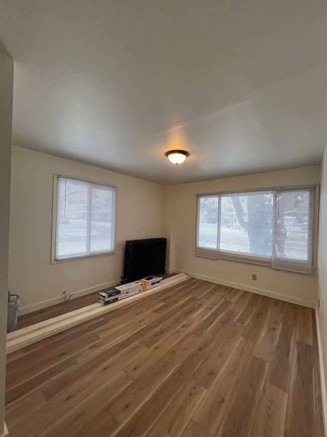 Building Photo - 217 W Irving Ave