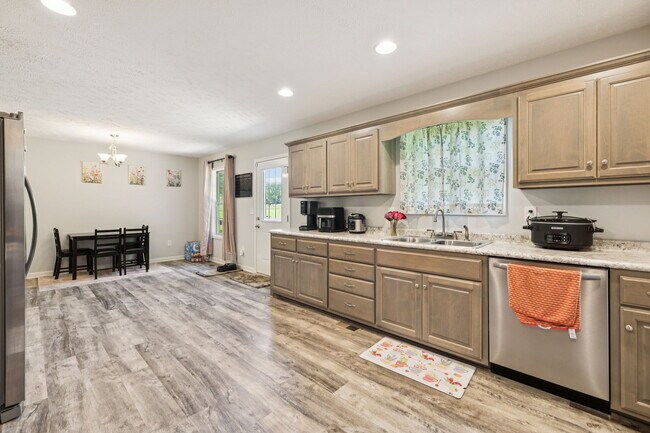 Foto del edificio - 372 Summitville Rd