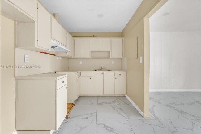 Foto del edificio - 3 bedroom in West Park FL 33023