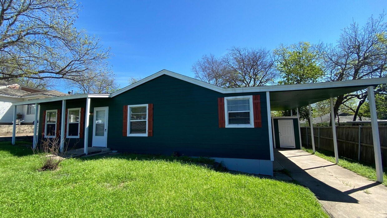 AVAILABLE NOW 3 BEDROOM 2 BATH HOME WITH BONUS ROOM IN RIVER OAKS - AVAILABLE NOW 3 BEDROOM 2 BATH HOME WITH BONUS ROOM IN RIVER OAKS