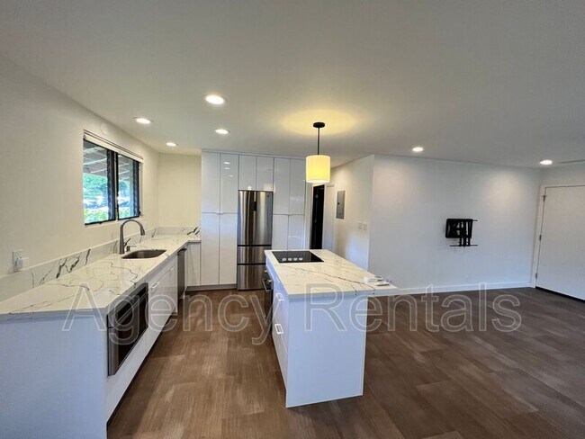 Building Photo - 1457 Hunakai St
