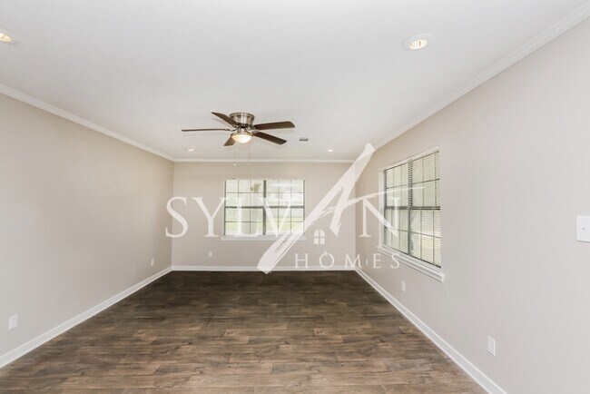 Foto del edificio - Prepare to fall in love with this 4 bedroo...