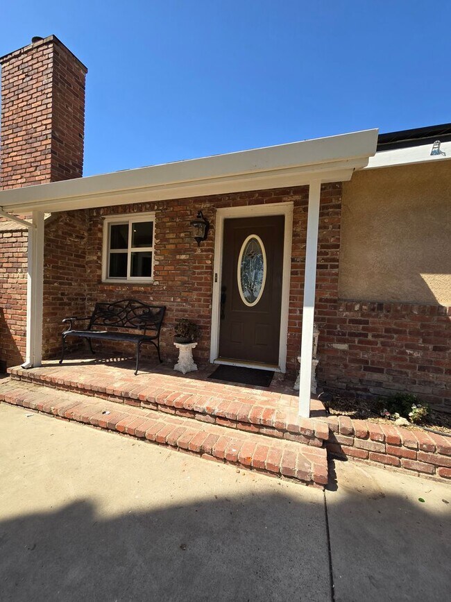 Foto del edificio - 5 Bedroom 3 Bath in the Country available now