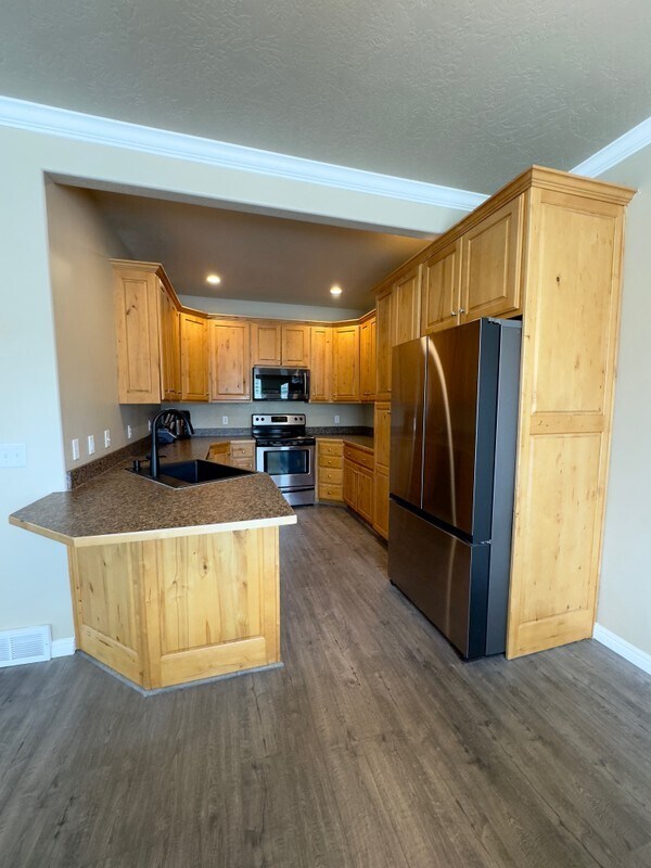 Building Photo - 634 E 60 S