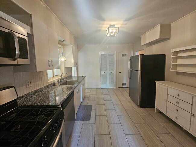 Foto del edificio - 4093 Hilldale Ave