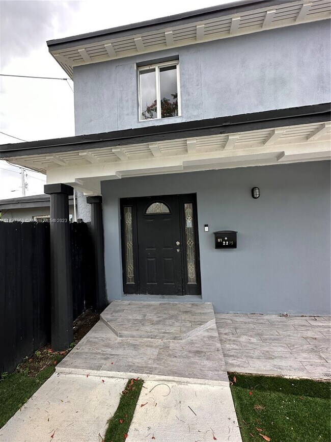 Foto del edificio - 2275 NW 30th St
