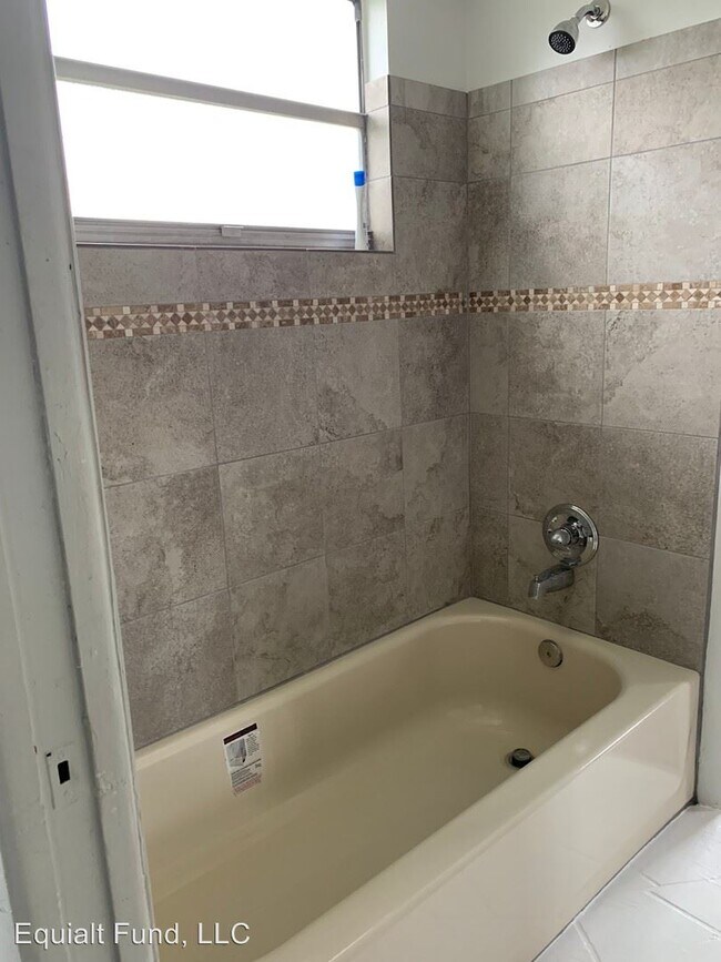 Building Photo - 2 br, 2 bath House - 1320 Sylvia Avenue #D