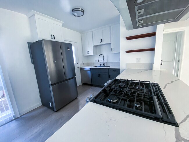 Foto del edificio - 3315 W 104th St