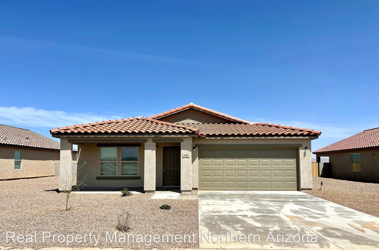 Foto principal - 4 br, 2 bath House - 3467 E. Ames Ave.