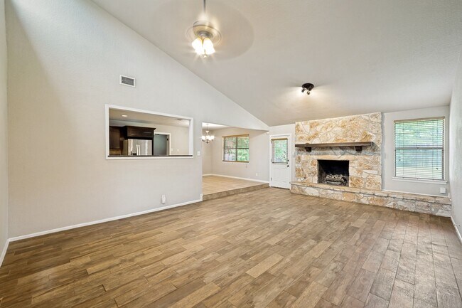 Foto del edificio - 16115 Wolf Creek St
