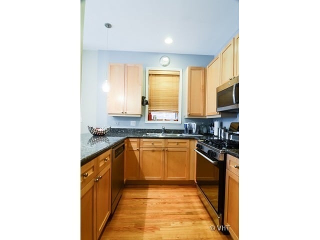 Building Photo - 1051 N Wolcott Ave