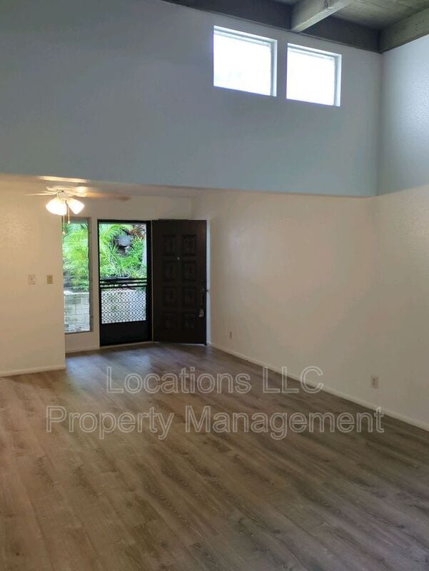 Building Photo - 44-121-121 Laha St