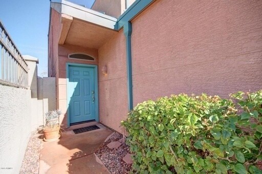 Building Photo - 2027 E University Dr