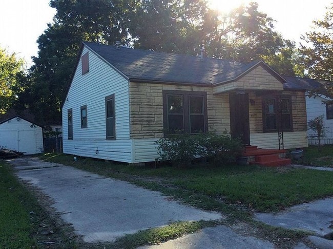 Building Photo - 507 Aron St