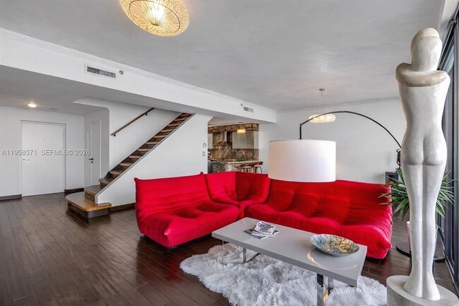 Building Photo - 1000 Venetian Way