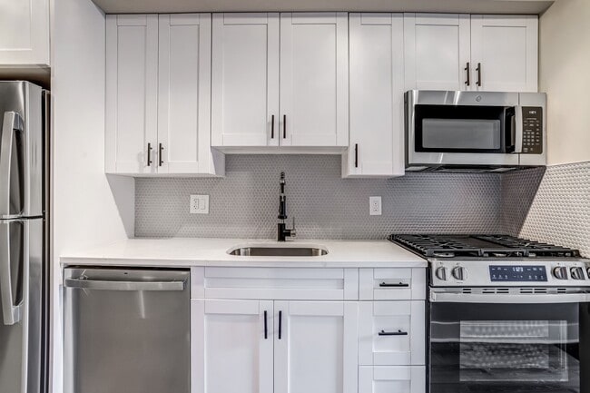 Photo - 1526 2nd St SW House