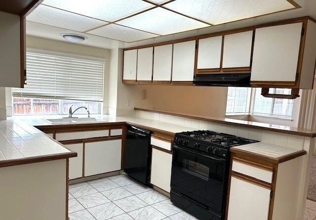 Foto del edificio - 233 Maple Ct