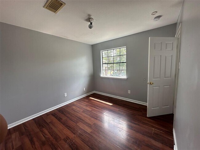 Foto del edificio - 10242 Revelstoke Dr