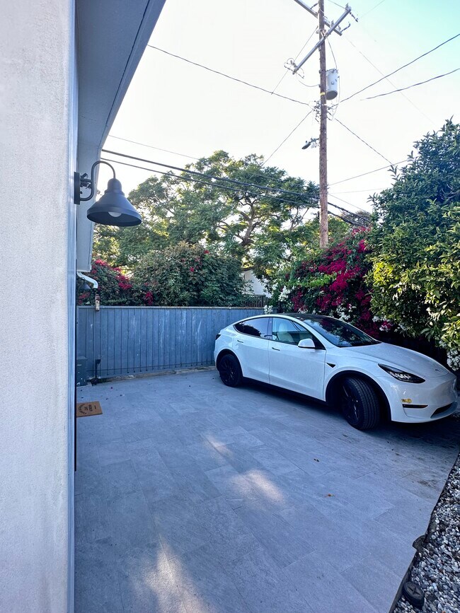 Foto del edificio - 2463 Walgrove Ave