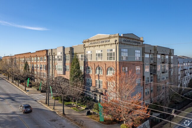 Building Photo - Porter Westside