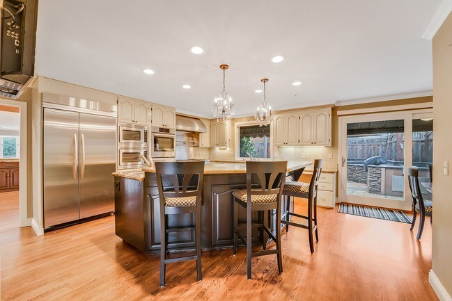 Building Photo - 6681 Hampton Drive