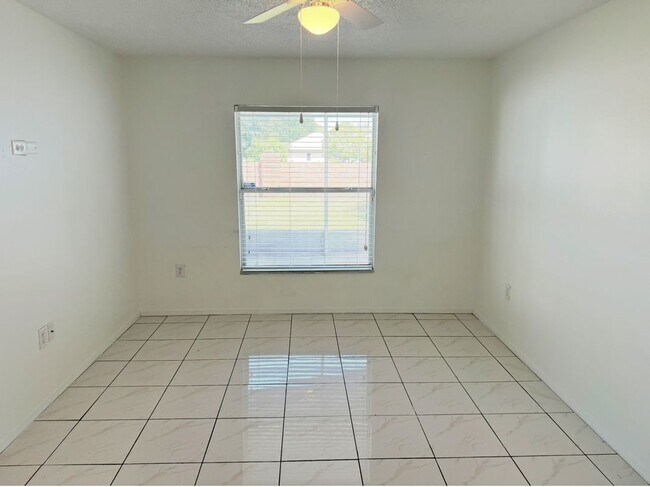Building Photo - 2135 Jessa Dr
