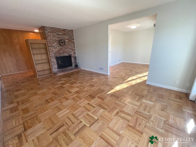 Foto del edificio - Remodeled Three Bedroom Plus Bonus Room House in Daly City