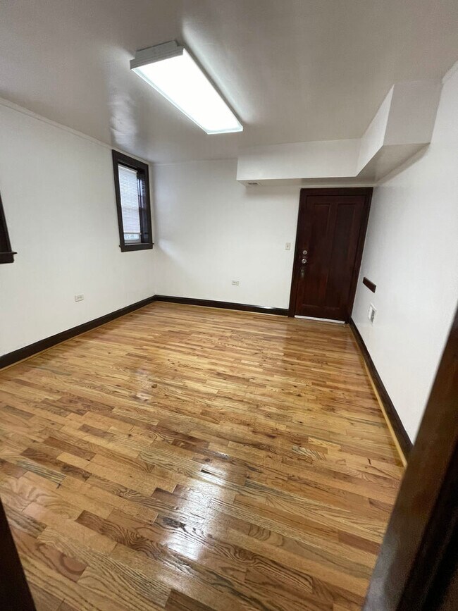 Foto del edificio - 3039 N Leclaire Ave