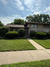 Building Photo - 1007 N Gibbons Ave