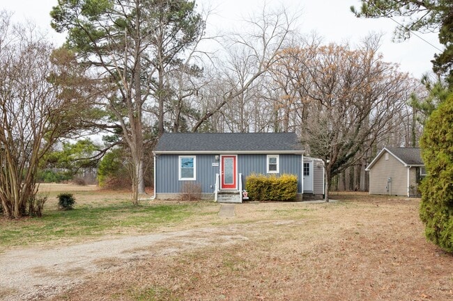 Building Photo - 2 Bedroom, 1 Bath Rental in North Chesterfield ***Available Early May***