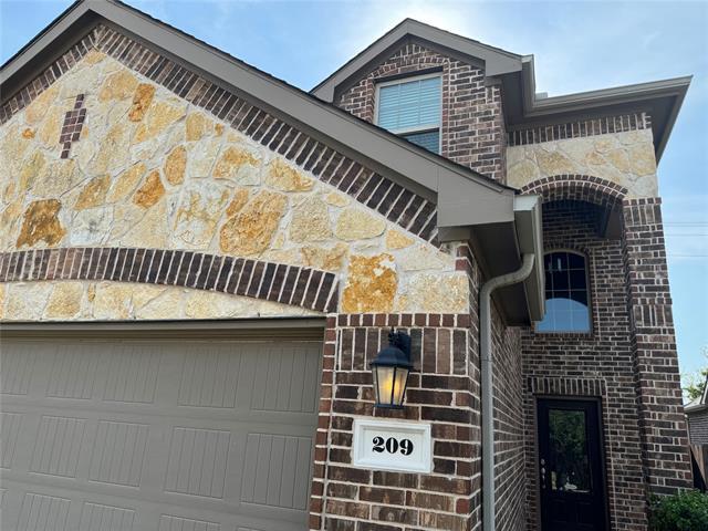 Foto del edificio - 209 Red Hawk Pl