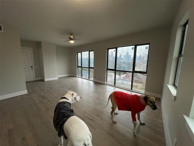 Building Photo - 2727 Houston Ave