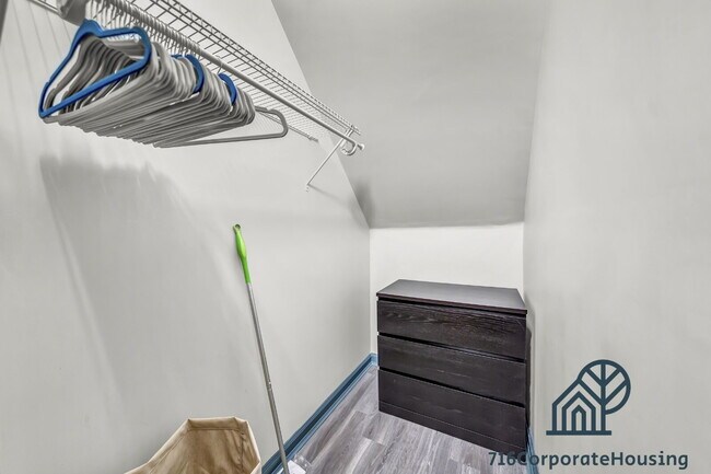 Building Photo - Furnished 2-Bedroom, 2-Bath Apartment near the Medical Campus
