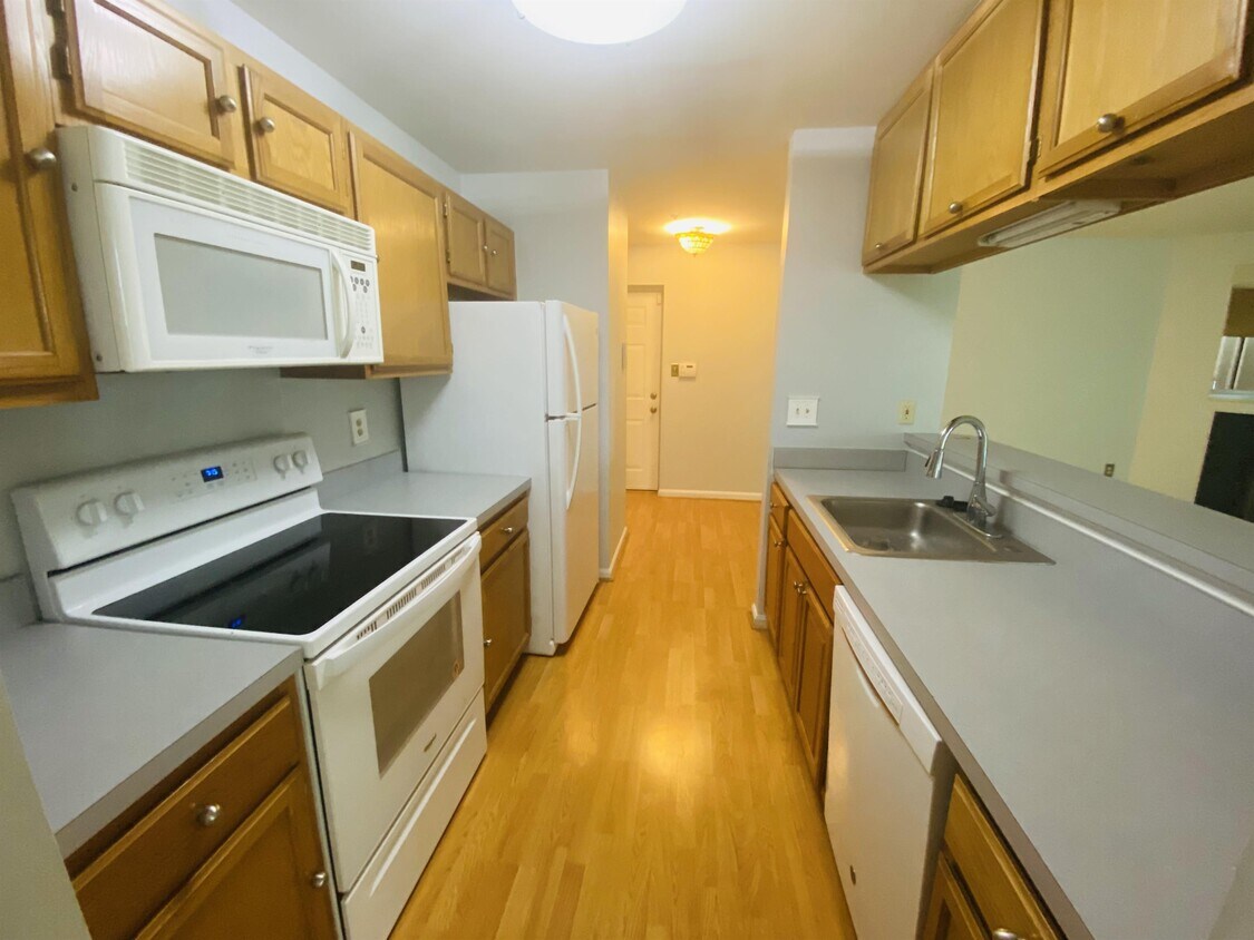 2071 Alice Ave, Oxon Hill, MD 20745 Townhome Rentals in Oxon Hill MD