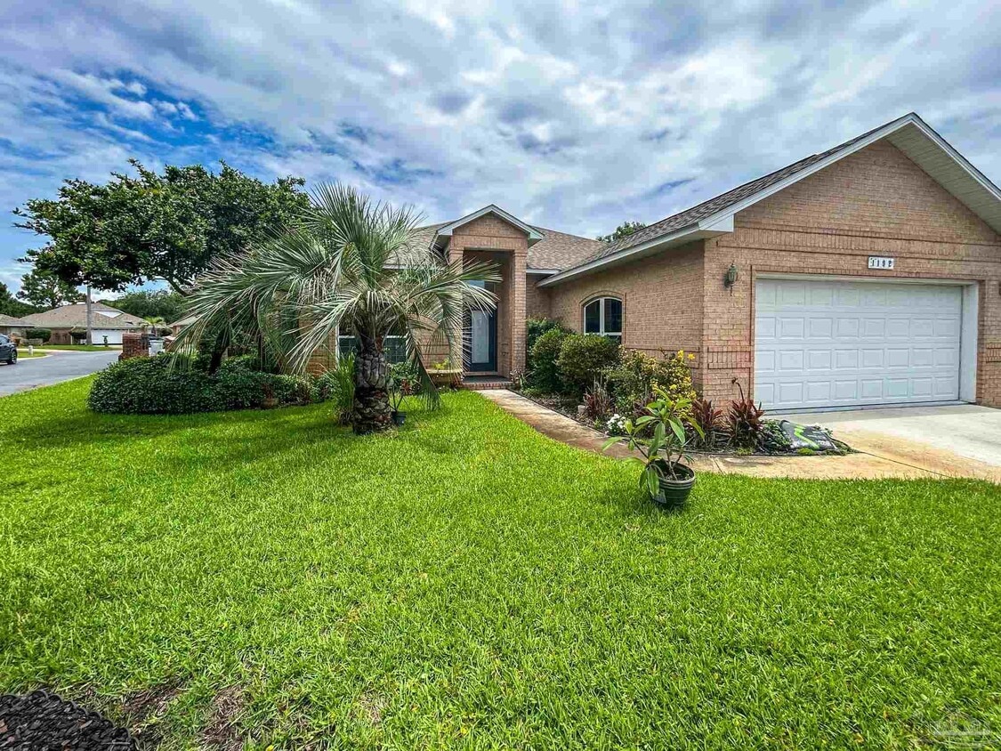 Primary Photo - 1192 Longwood Dr