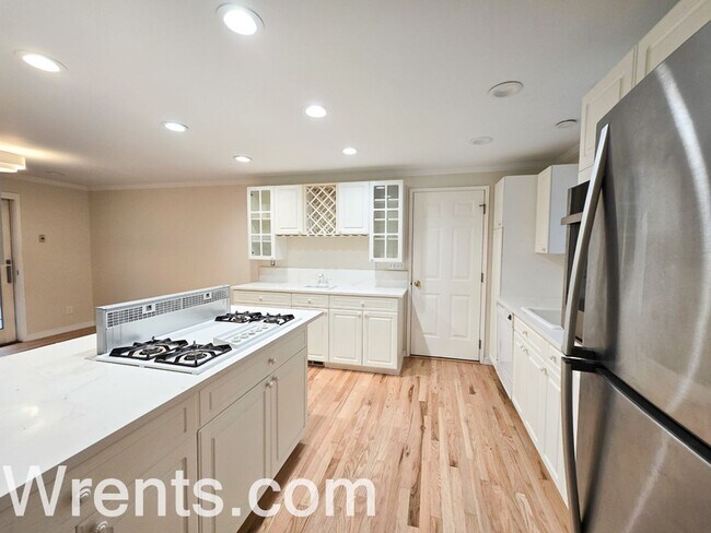 Foto del edificio - Large 5 Bed/2 Bath House in the Mead Schoo...