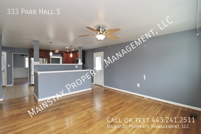 Building Photo - 2 Bedroom Home Plus TWO Bonus Rooms!
