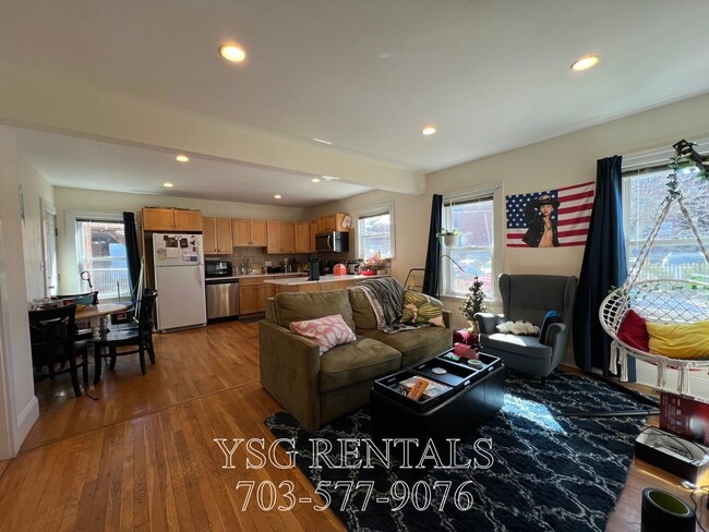 Building Photo - 231-237 Everett St