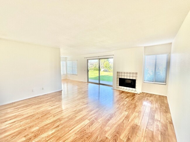 Building Photo - 1652 Pala Lake Dr