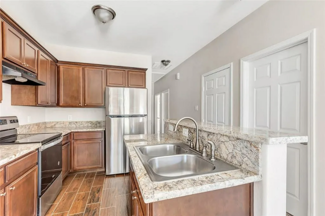 Foto del edificio - 4831 Higgins St