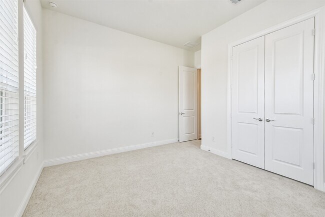 Building Photo - 10818 Carolina Willow Ct