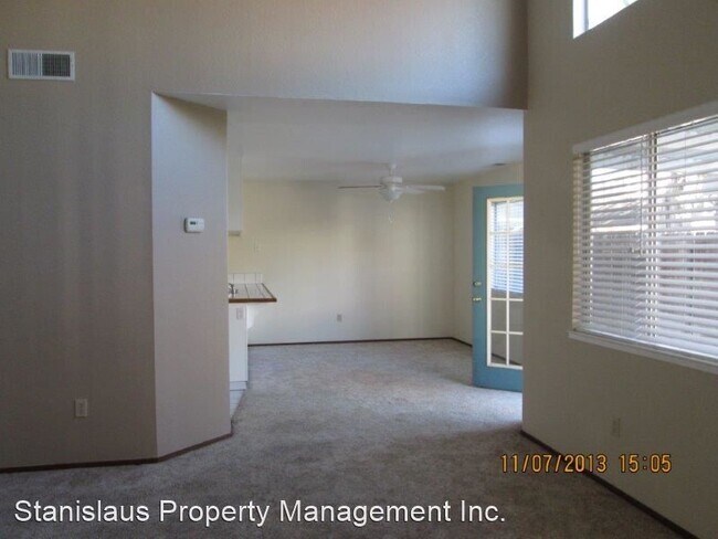 Building Photo - 3 br, 2.5 bath House - 2813 Woodmont Circle