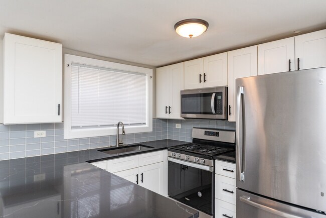 Foto del edificio - 3058 N Kostner Ave